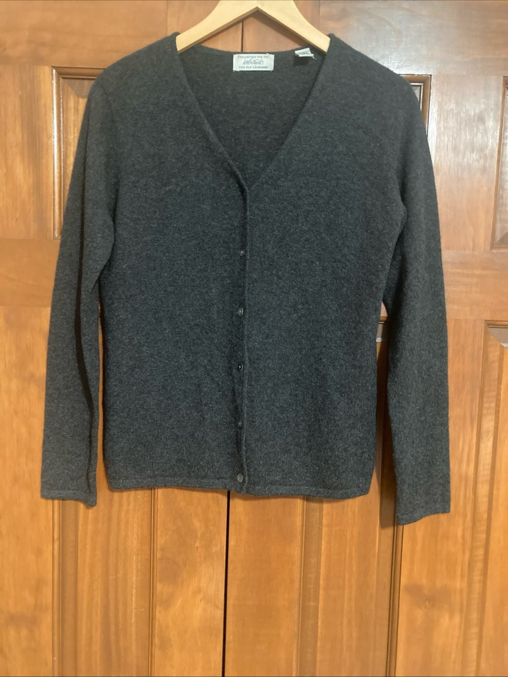 Vintage Lord & Taylor Charcoal Gray 2 ply cashmere v-neck Cardigan Women’s small